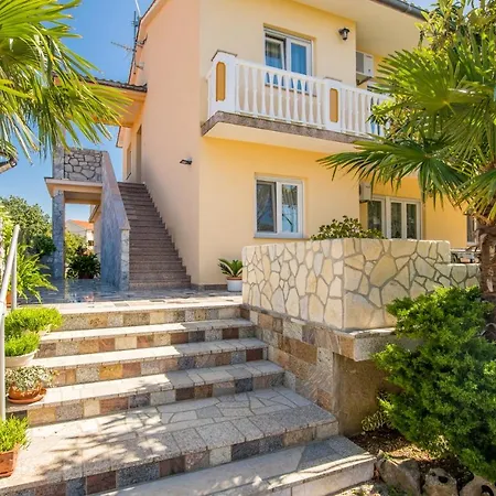 Valentino Guest house