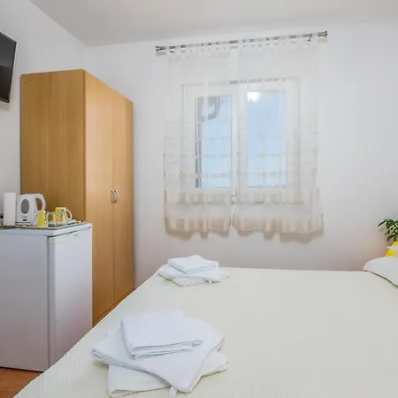 Πανσιόν Valentino Vrh (Krk)